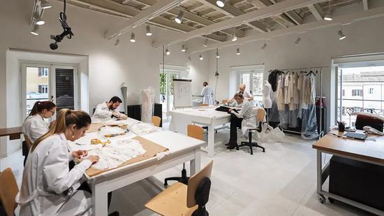 Valentino 的高定车间