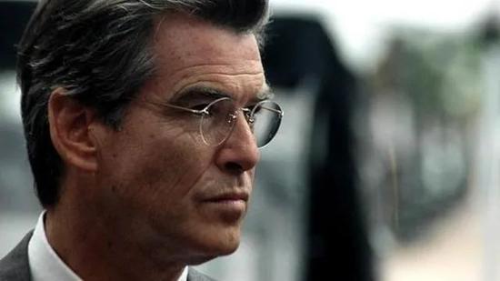 ‘007’Pierce Brosnan 的 LINDBERG 2000 Spirit