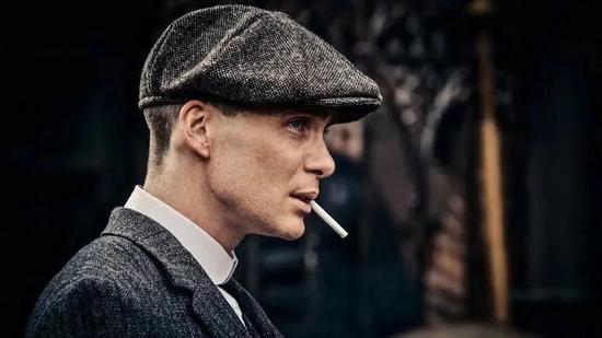 电视剧《浴血黑帮》里几乎每个造型都离不开Flat Cap
