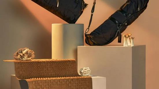 Lululemon 运用 Mylo 制作的瑜伽配件系列