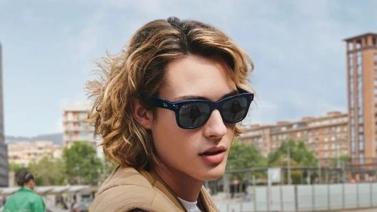 Ray-Ban 推出的 AR 眼镜