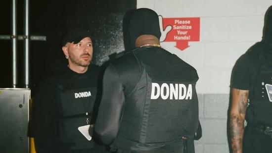 Ye与Demna Gvasalia