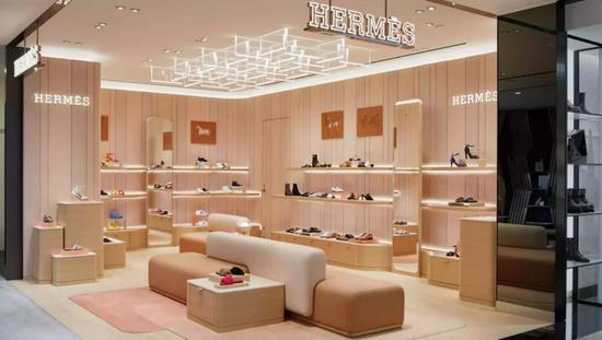 Hermès 在日本大阪的全球首家女鞋专卖店 Hermès Shoes Boutique