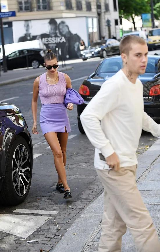 当地时间6月21日,Hailey Bieber和Justin Bieber现身巴黎