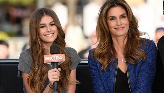 Cindy Crawford及其女儿Kaia Gerber 题图来源:Racked