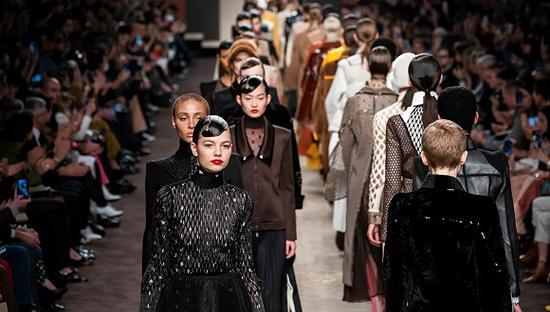 FENDI 2019秋冬女装大秀 图片来源:Imaxtree