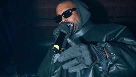 Kanye West 图片来源:Instagram@yeezyxgap