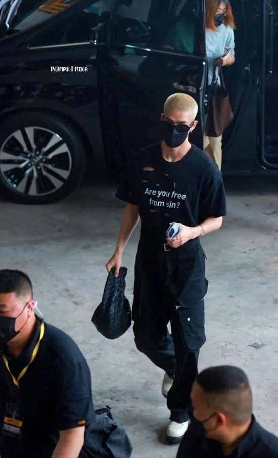 工装裤依然是春夏王炸穿搭单品?这么穿不帅都难