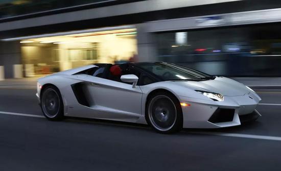 ▲Lamborghini Aventador LP700-4 定制粉色价值约合500万人民币