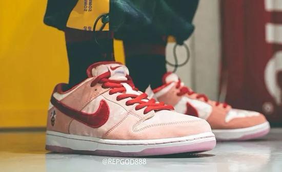 StrangeLove x Nike SB Dunk Low