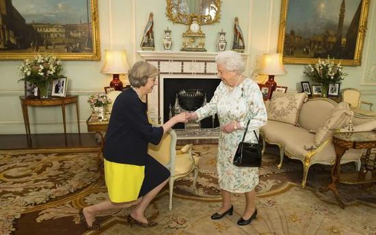 ▲Theresa Mary May、伊丽莎白女王