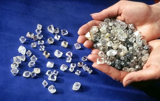 Alrosa 是仅次于 De Beers 的全球第二大钻石生产商