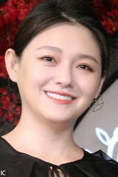 大S不仅松 而且很显胖啊