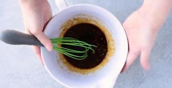 香炒西兰花蜂蜜虾仁 图片来源自homemadehooplah