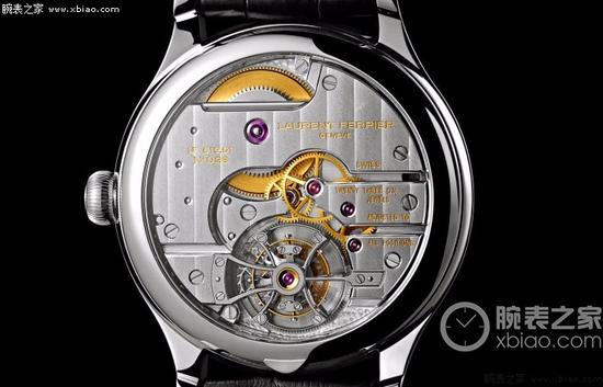 Laurent Ferrier陀飞轮腕表,醒目的罗纹连贯跨越桥板。
