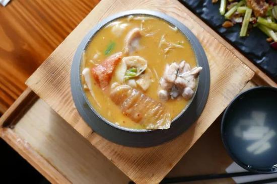 富贵牛蛙饭:泡菜牛蛙锅烧