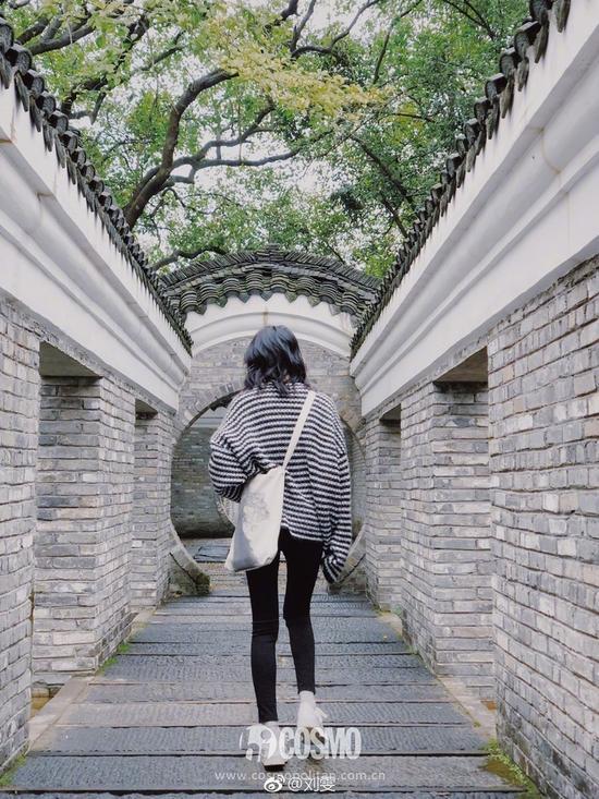 度假堪比拍大片,明星“游客照”都太美了