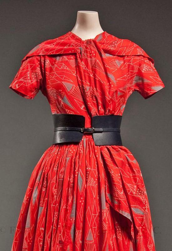 1950: Claire McCardell 围裹裙(Wrap Dress)
