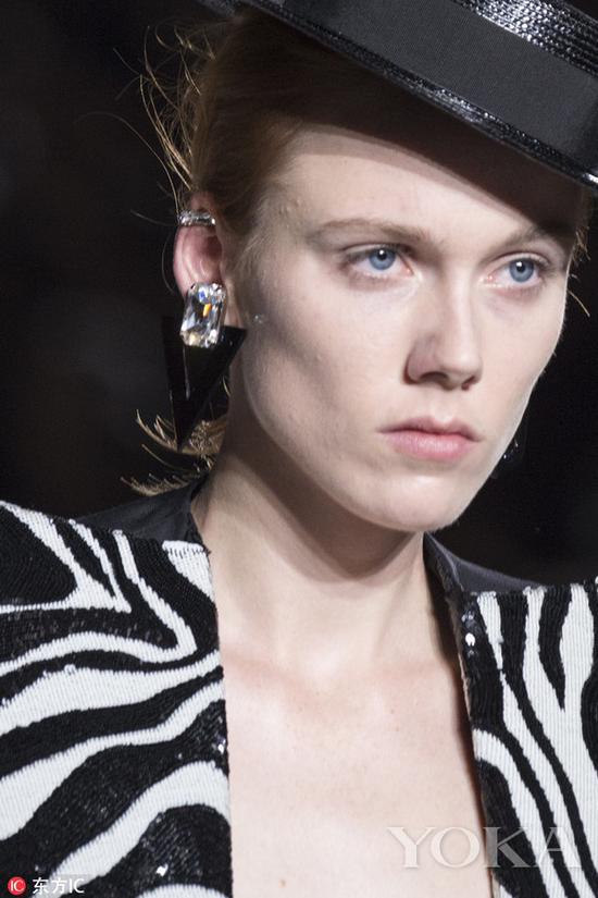 2018春夏秀场Saint Laurent,图片来自东方IC。