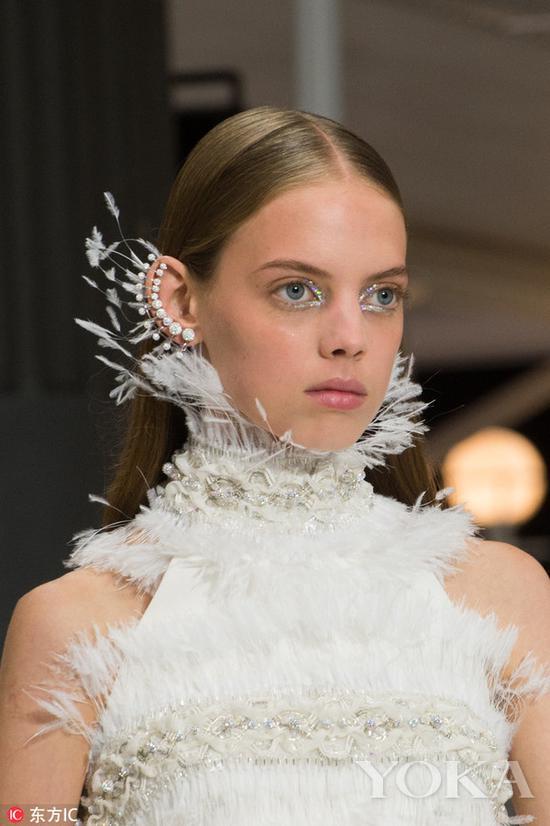 2018春夏秀场Ralph & Russo,图片来自东方IC。