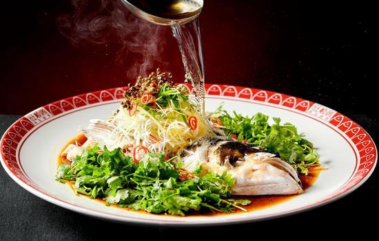 油泼鲜鱼头