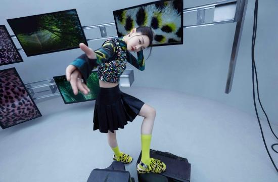 亚太区代言人周冬雨演绎UGG®2022春夏“感纵茸,敢不同”主题大片
