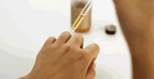 每次用的油的量不要大,1-2滴即可