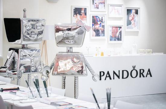 Pandora 亲朋好友系列人偶