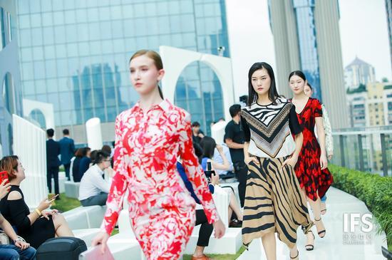 国际一线大牌Golden Goose,MSGM,Roberto Cavalli时尚大秀现场