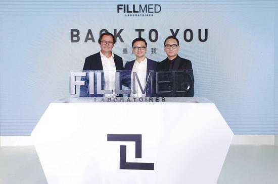 06。 Christopher Foucher先生、Michael Liu先生和石冰教授共同触动品牌升级启动装置