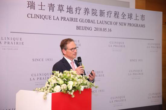 Clinique La Prairie医疗总监 埃尼博士 Dr.Adrian Heini