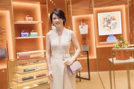 著名演员俞飞鸿参观摩奈MOYNAT王府中环精品店