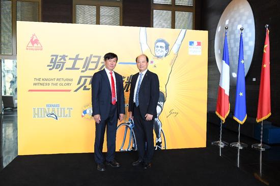自行车运动协会主席沈金康同宁波乐卡克服饰有限公司董事长总经理王可合影