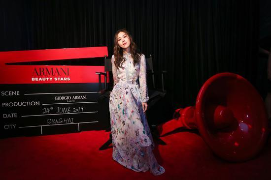 蔡健雅身着Giorgio Armani2019春夏刺绣长裙