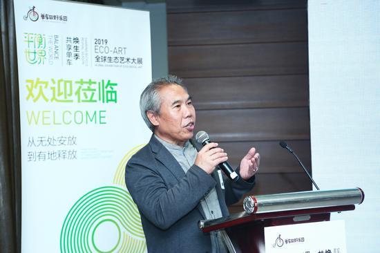 (中央美术学院党委副书记、教授 王少军)