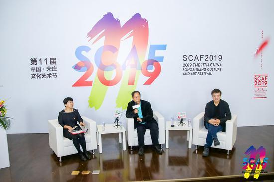 媒体见面会(从左至右:宋庄镇宣传部部长李晓英、艺术家代表、宋庄国画院副院长靳文艺、艺术节策划团队代表、树美术馆馆长张航)