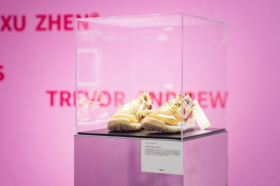 《Tongue + Chic》球鞋艺术展