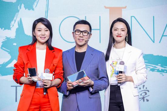 闫妮、唐毅、姚晨台上互动
