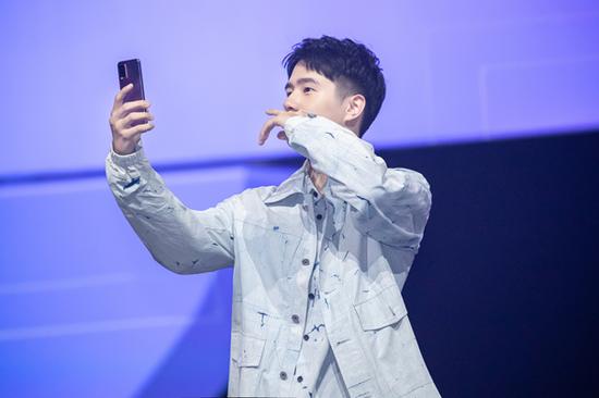 vivo S7代言人