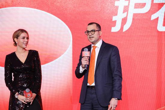宝洁公司织物护理与家庭护理品类总裁苏科睿和汰渍品牌副总裁Andrea Plaut发言