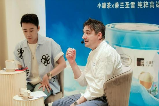 米其林星厨ALBERTO ZAGO发言(图右)