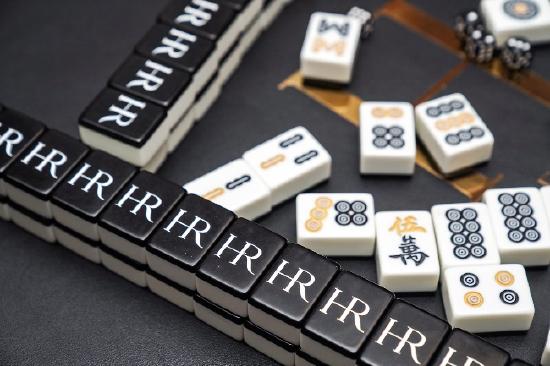 HR赫莲娜黑白麻将,融汇成都闲适生活方式