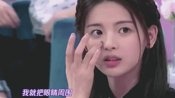 综艺《口红王子》中的杨超越