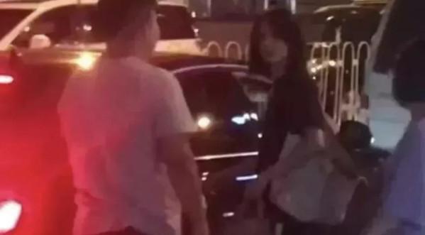 张恒接郑爽下班