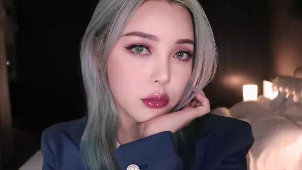 紫红色系妩媚眼妆
