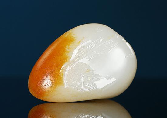 忠荣玉典 和田玉籽料金秋山居雅玩 5.3×3.7×3.0cm 80g