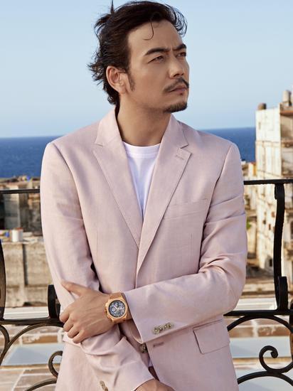 杨烁佩戴DEFY EL PRIMERO 21计时码表