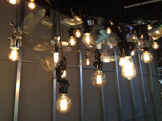 WeMarket未马市颐堤港店展示中国艺术家郑路的装置作品