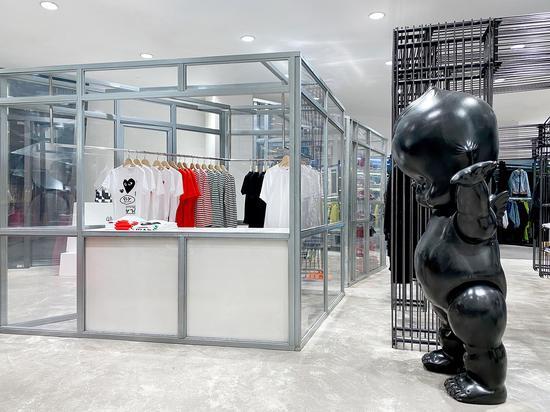 Play Comme des Garçons, 1F