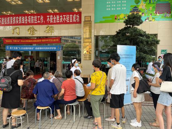 (图1:ISDIN怡思丁义诊日活动现场)